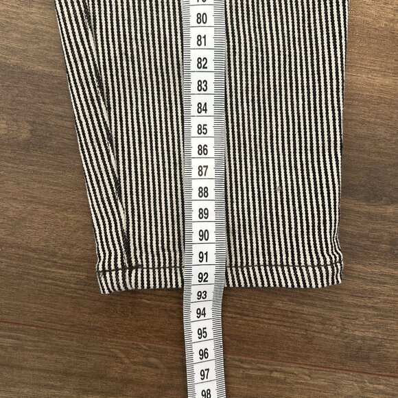 GAP Women's Pinstripe Skinny Jeans - Size 26 - Like New - Picture 8 of 9